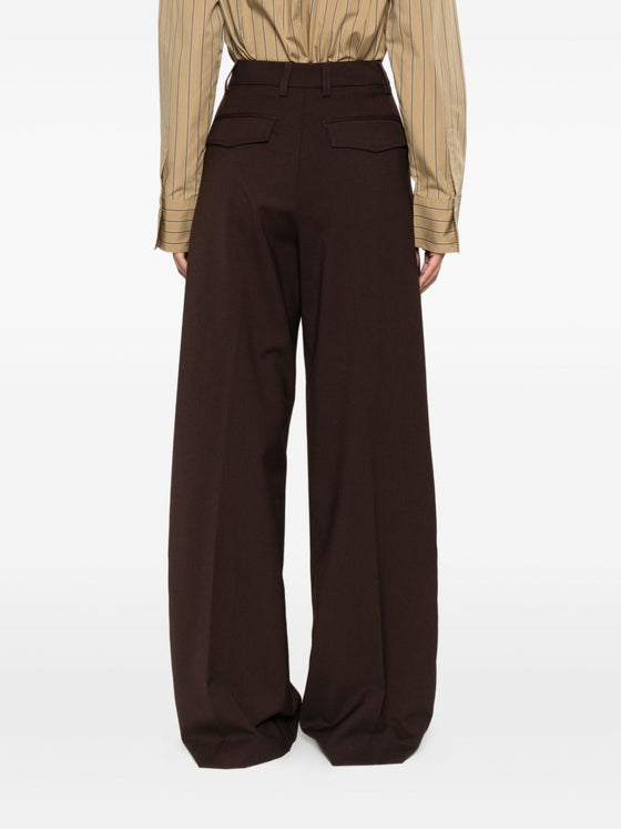 THE LATEST Trousers Brown