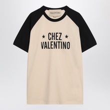  Butter/black T-shirt with Chez Valentino print