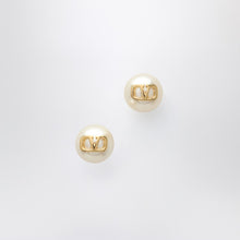  Valentino Garavani Golden pearl earrings with Signature VLogo