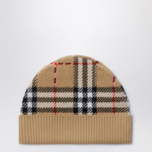 Burberry Sand-colored beanie with Check pattern