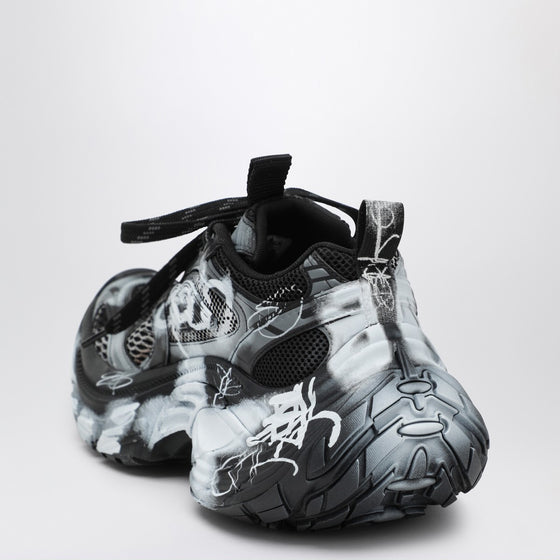 Balenciaga White/black 6XL sneakers with spray details