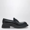 GUCCI Black leather loafer with logo