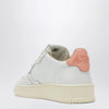 AUTRY Medalist Low Sneakers in white/peach pink “Floating Dreams”