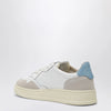 AUTRY Medalist Low Sneakers in white/light blue leather and suede