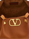 Shopping Valentino Garavani Vlogo Signature Medium